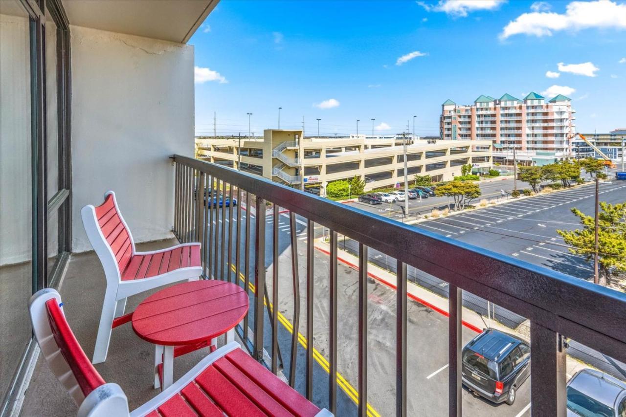 Carousel Resort Hotel And Condominiums Ocean City Exterior photo